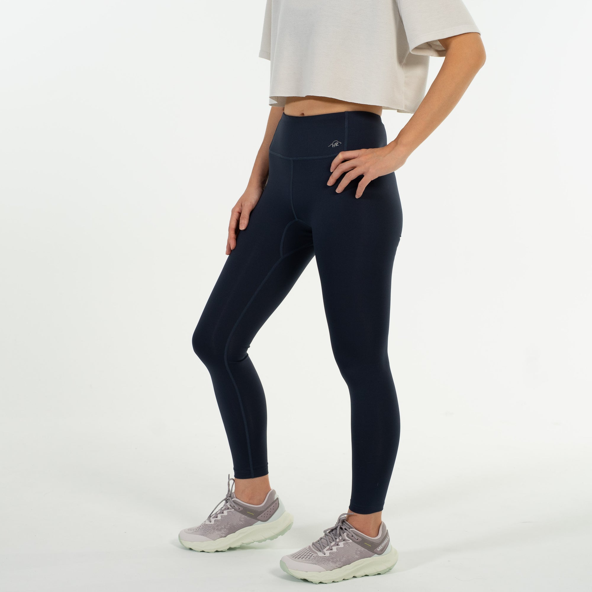 女模特穿著 TrailLite Leggings－ 登山緊身褲