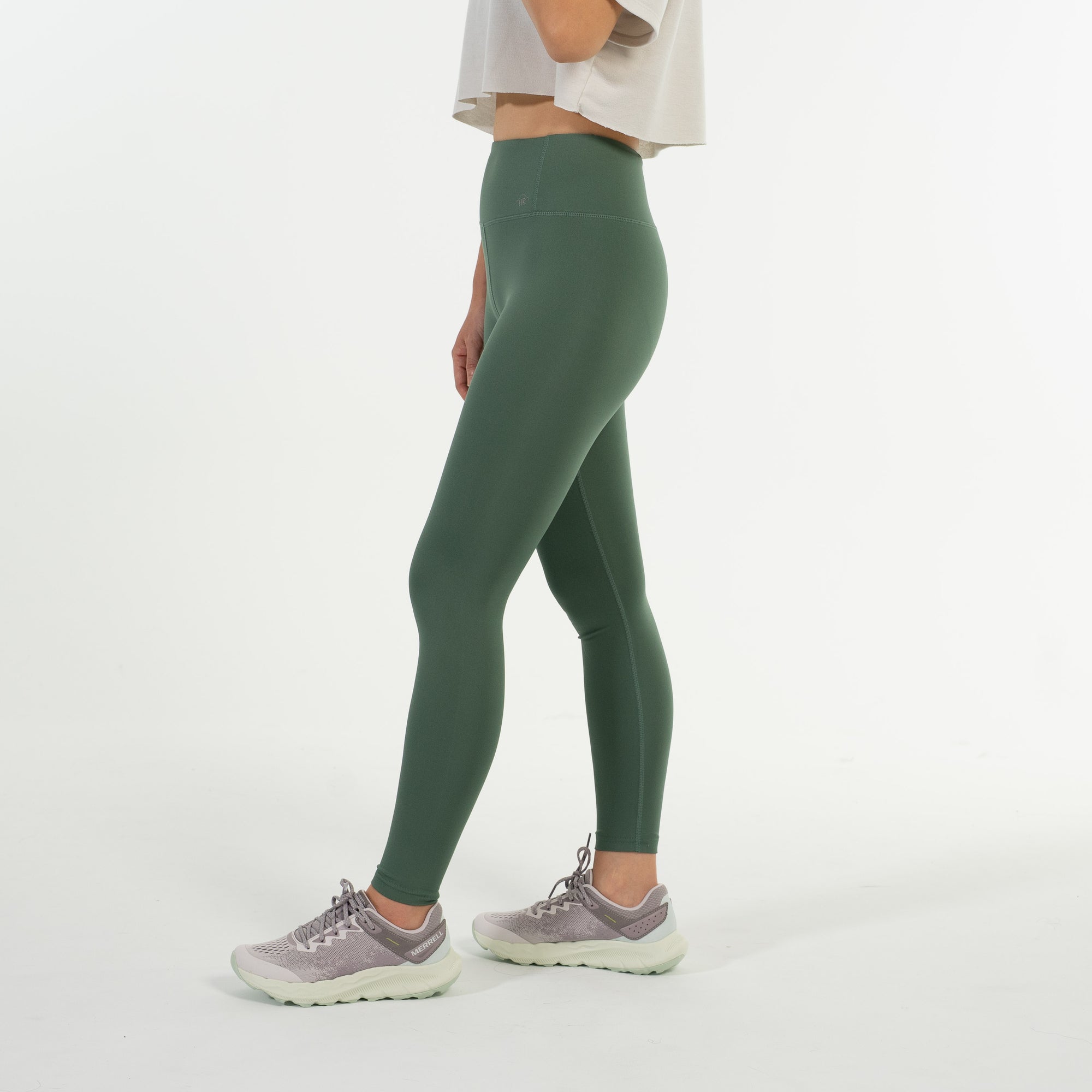 女模特穿著 TrailLite Leggings－ 登山緊身褲