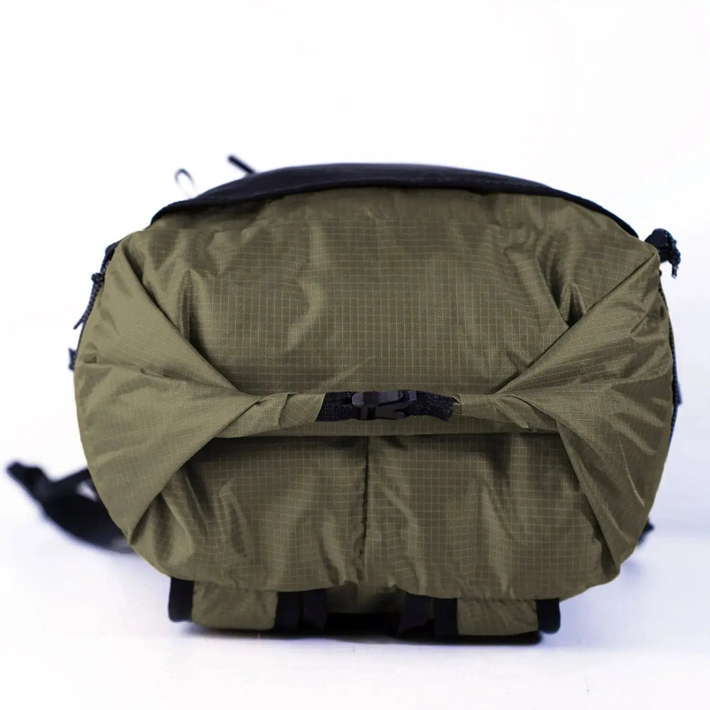 Summit Pack Traveler Hike Right