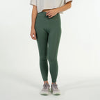 女模特穿著 TrailLite Leggings－ 登山緊身褲